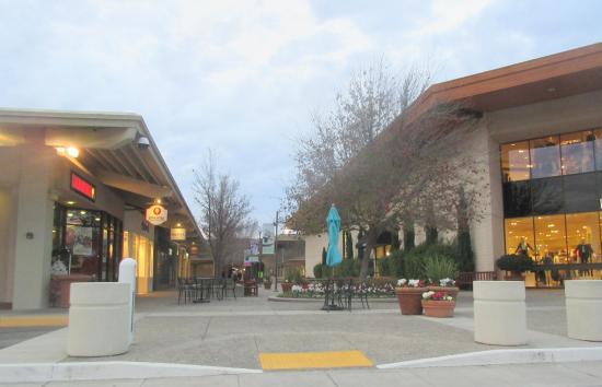 Del Monte Shopping Center