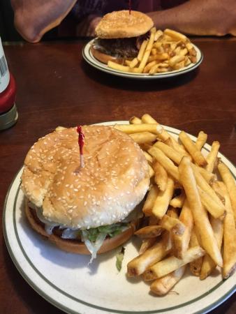 Mel & Faye's Drive Inn