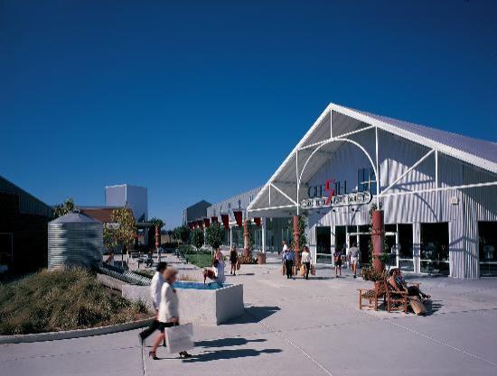 Petaluma Village Premium Outlets
