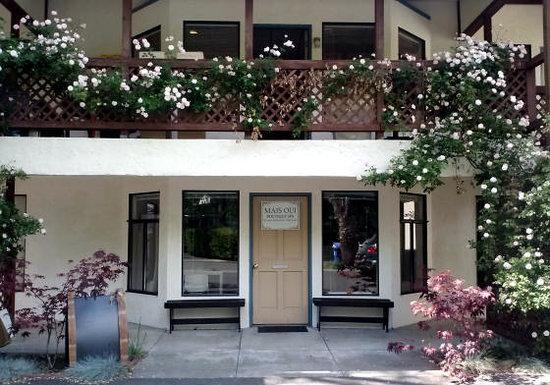 Mais Oui Massage & Spa