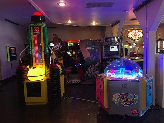 Slam Dunk Pizza Arcade