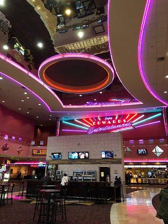 Edwards Fresno Stadium 22 & IMAX