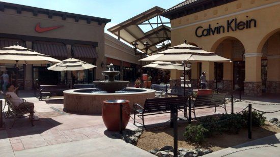 Outlets at Tejon