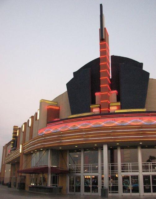 Reading Cinemas Valley Plaza 16
